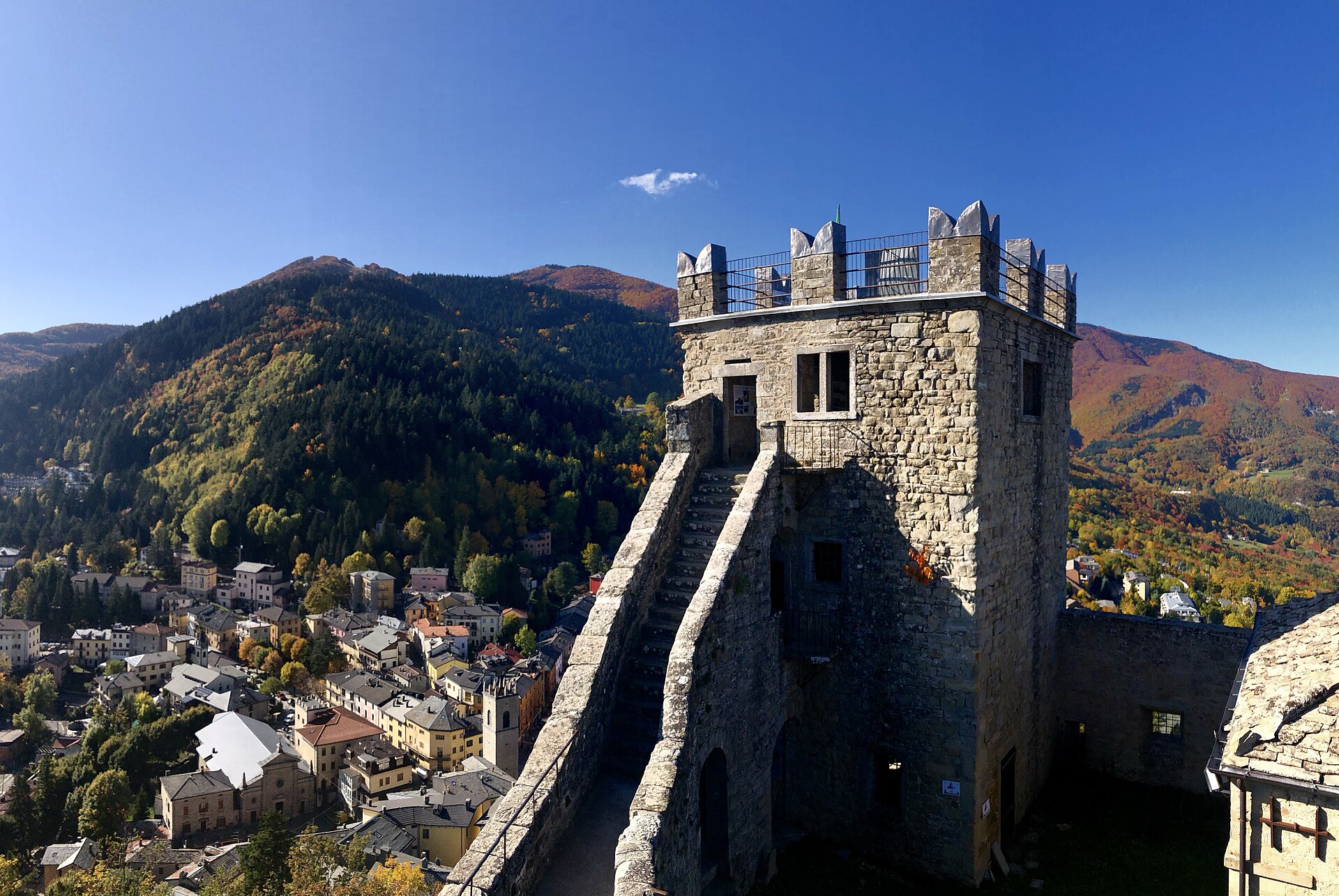 La Rocca di Sestola in autunno